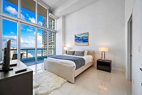 One-Bedroom Apartment with Sea View and Balcony