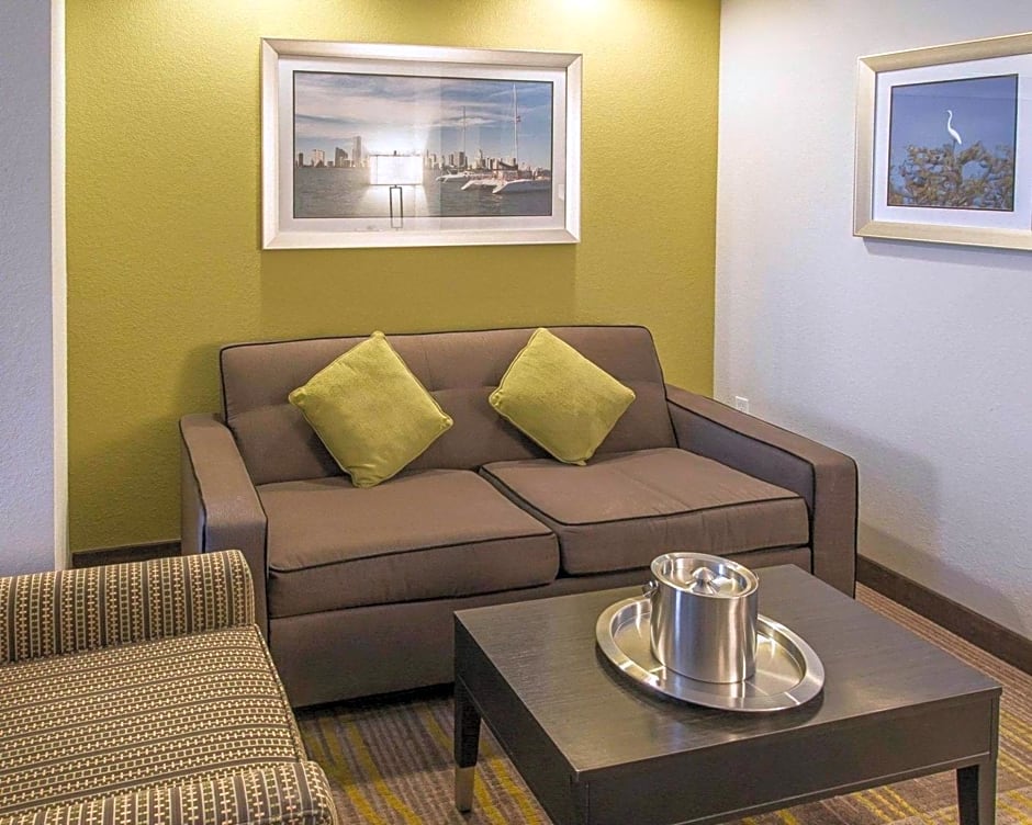 Comfort Suites Miami Airport North