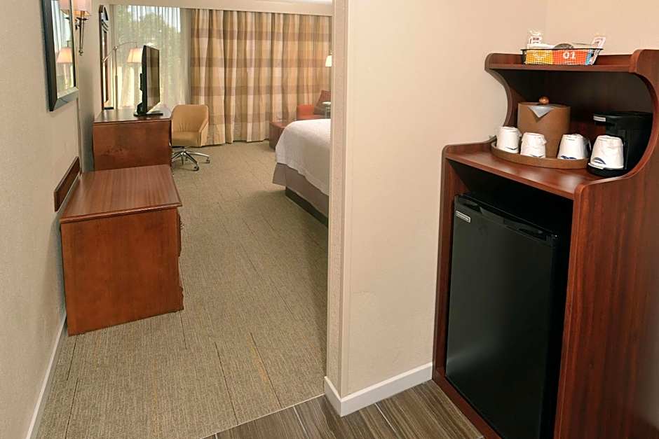 Hampton Inn By Hilton Springfield South