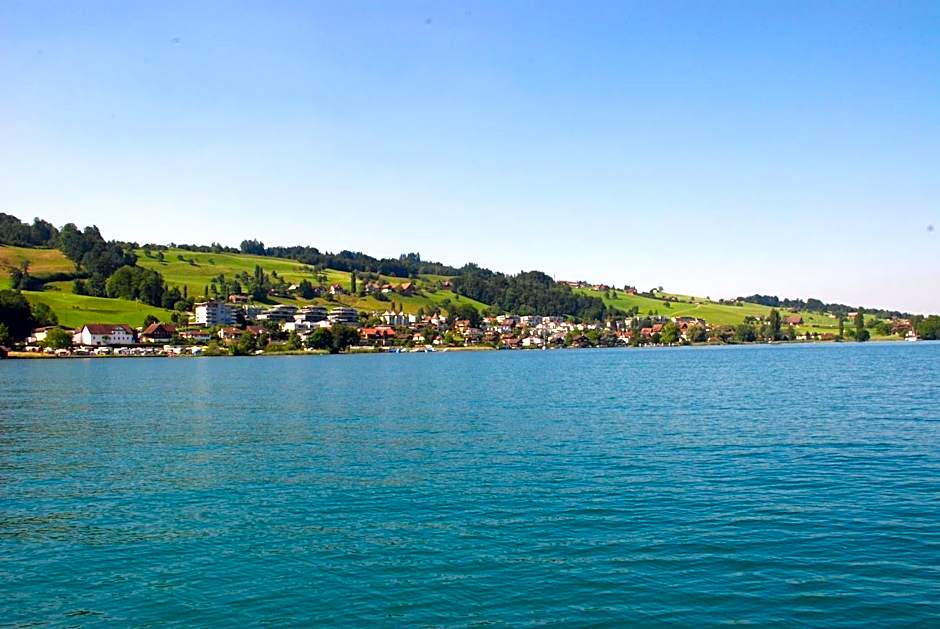 Swiss-Chalet Merlischachen - Romantik Schloss-Hotel am See
