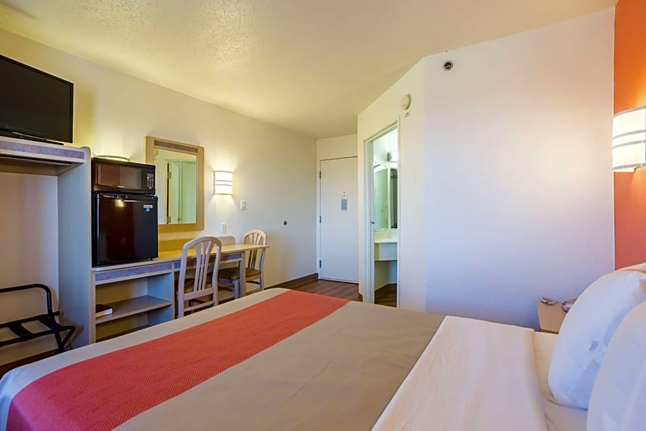 Motel 6-Dale, IN