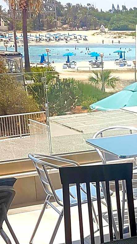 Christopher's Sandy Beach Suites