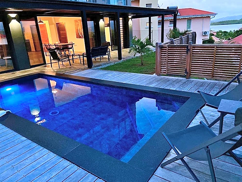 Villa Passion Cannelle de standing avec sa piscine vue mer