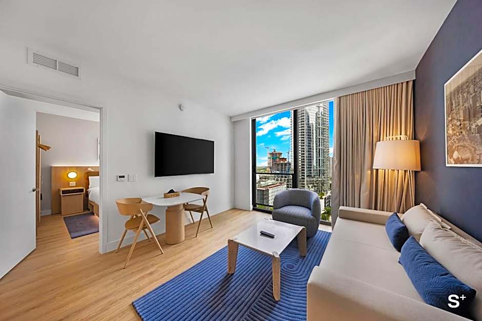 Modern Downtown 1BR with Amazing City Views