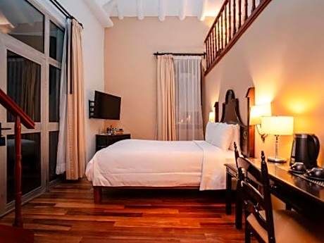Colonial Family Duplex Room