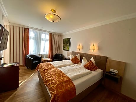Doppelzimmer-Ensuite mit Dusche-Balkon-mit Erker