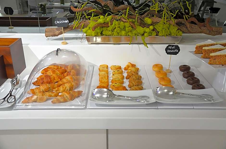 Benabola Hotel & Suites