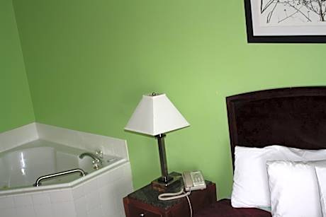 King Suite with Spa Bath - Non-Smoking