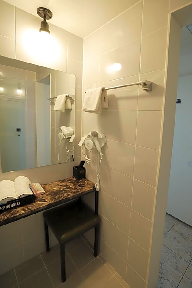 Stay RomanticTrip_Hostel