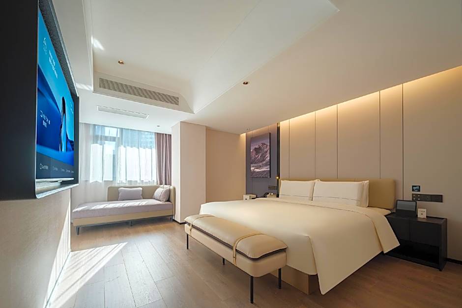 Atour Hotel Dalian Donggang Business District Gangwan Plaza
