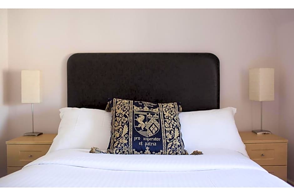 OYO White Horse Hotel