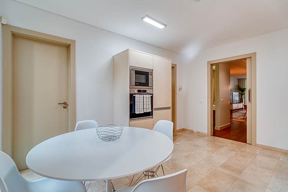 Suite BK - 3 Pools - Gym - AC - Huge Balcony