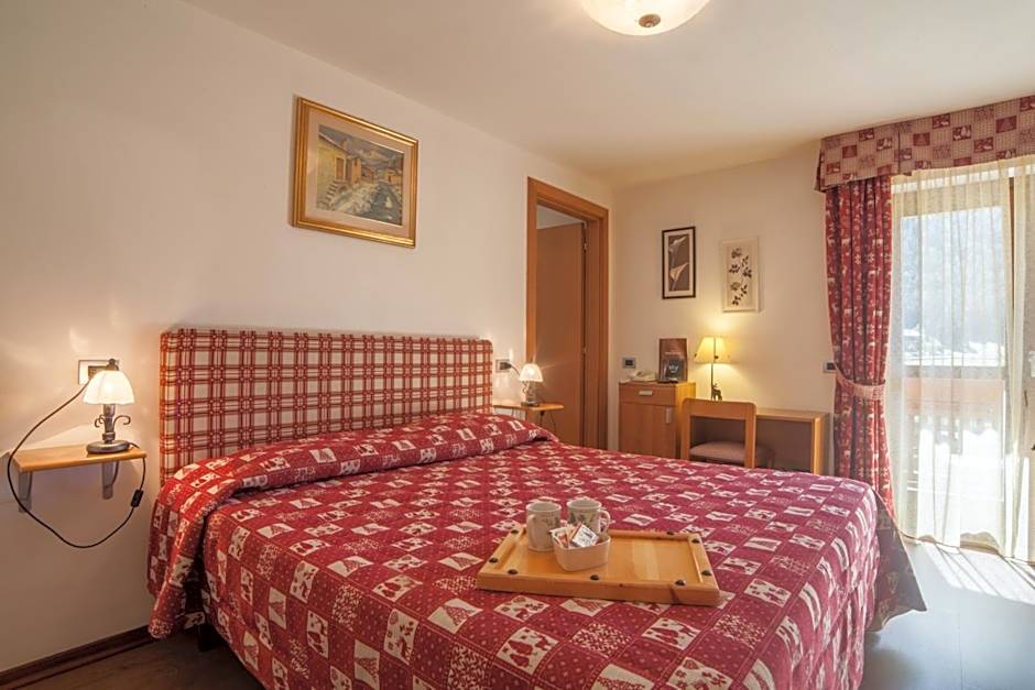 Photo 1 of 11 of 1 Double Bed or 2 Beds