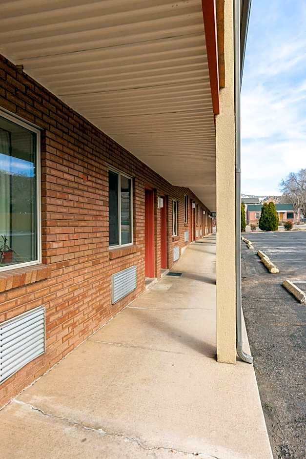 Cedar Valley Inn