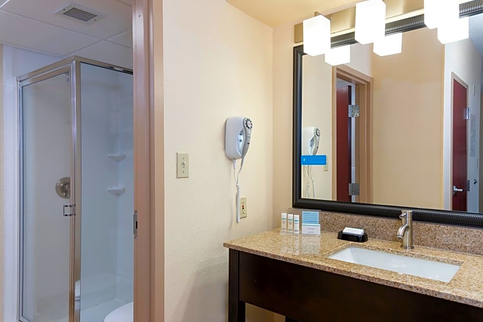 Hampton Inn & Suites Cleveland-Airport/Middleburg Heights