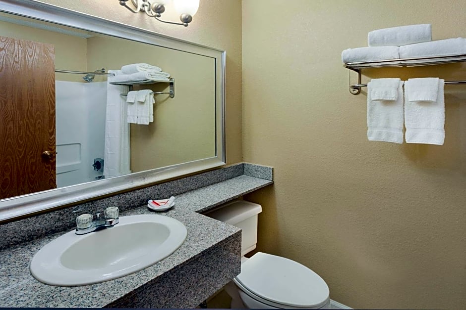Rodeway Inn Bloomington - Normal near I-55 and University