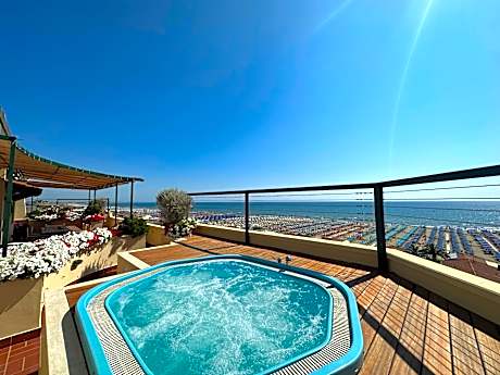 Piccadilly Penthouse with Jacuzzi