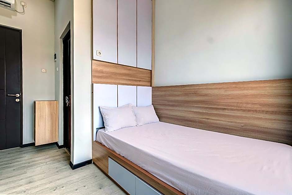 OYO Life 93289 Jelita Residence 2