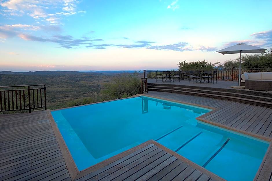 Umzolozolo Private Safari Lodge & Spa