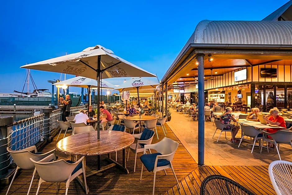 Nightcap at Kawana Waters Hotel