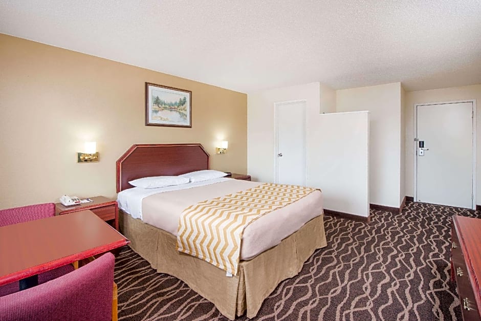 Travelodge by Wyndham Terre Haute