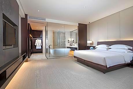 1 King Bed, Two-Bedroom, Executive Suite, Smoking