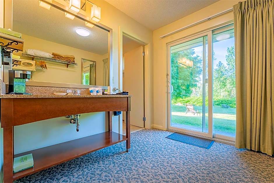 Sun & Ski Inn and Suites