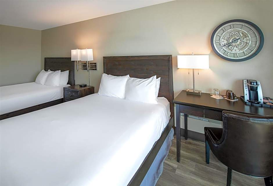 Coast Lonsdale Quay Hotel