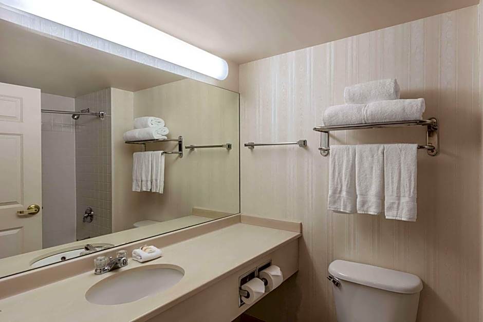 La Quinta Inn & Suites by Wyndham Garden City