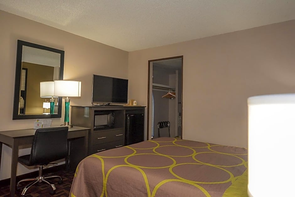 Photo 1 of 4 of Queen Room - Non-Smoking