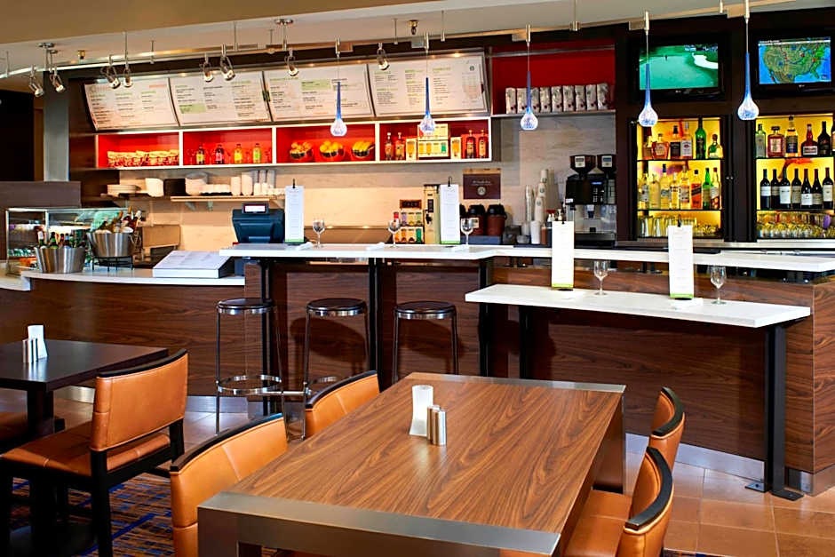 Courtyard by Marriott Chicago Deerfield