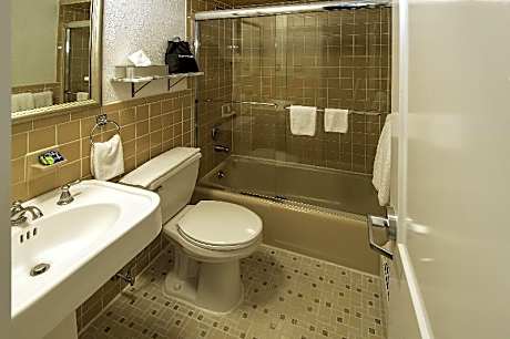 2 Double Beds