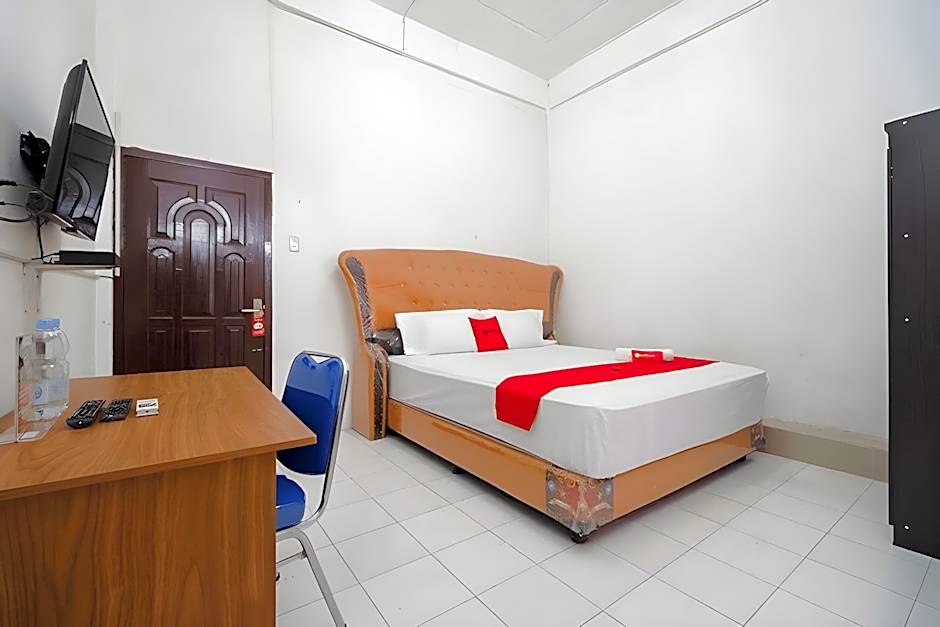 RedDoorz Syariah near Stasiun Kereta Api Kisaran