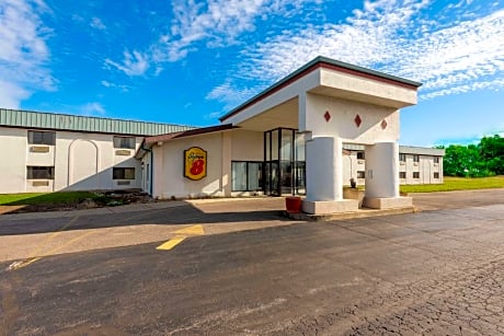 Super 8 by Wyndham Cleveland