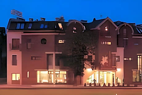 Grot Hotel