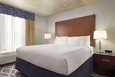 King Room with Roll-In Shower - Mobility Access/Non-Smoking