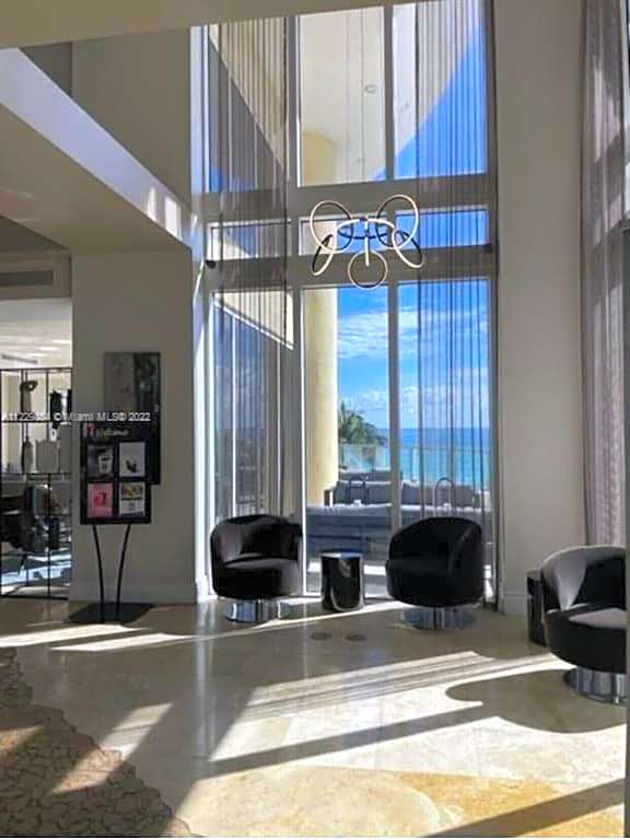 Beautiful 1 bedroom condo on the beach