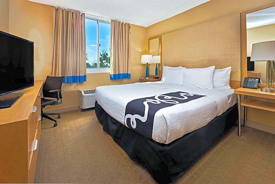 La Quinta Inn & Suites by Wyndham West Palm Beach Airport