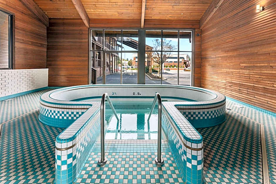 Sandpoint Hotel & Suites Downtown