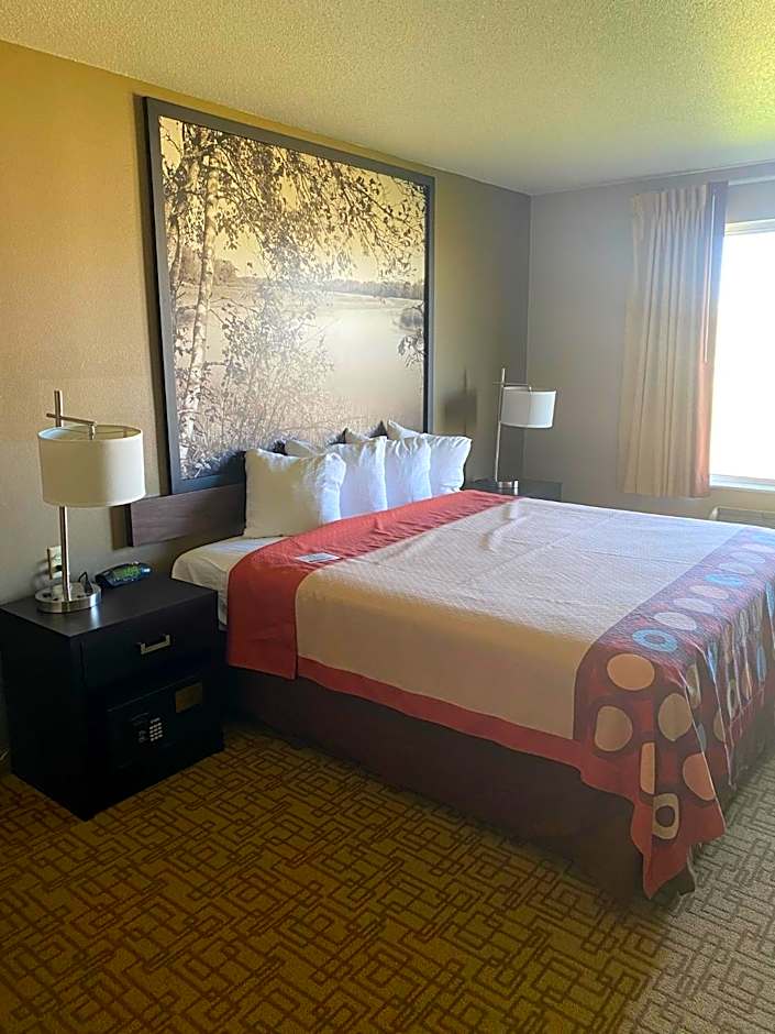 Photo 1 of 3 of King Room with Kitchenette - Non-Smoking