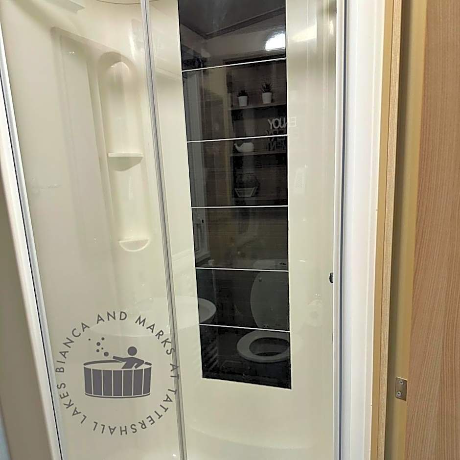 Bianca and marks 8 berth Caravan with Hot tub