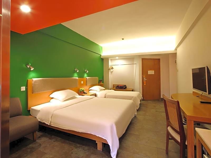 Liwan Lake Garden Inn