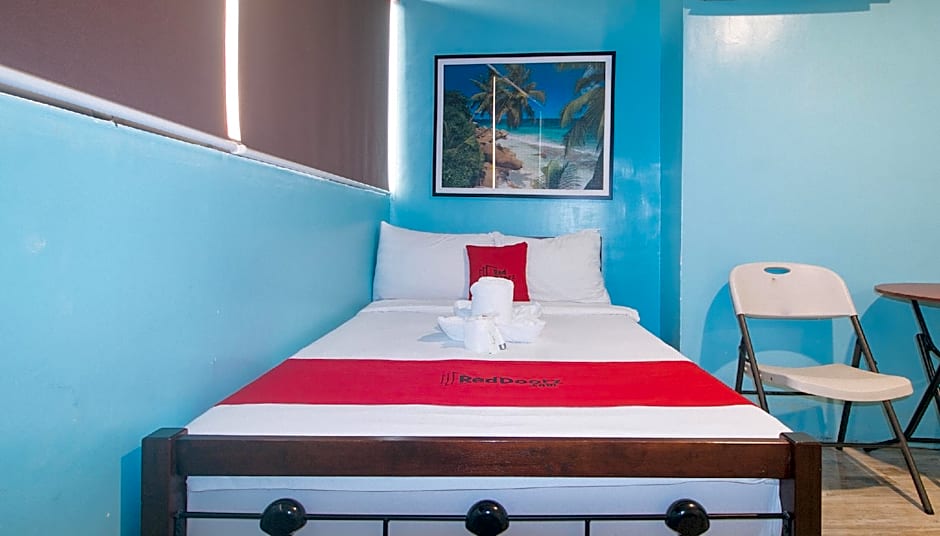 RedDoorz @ EDSA Pasay