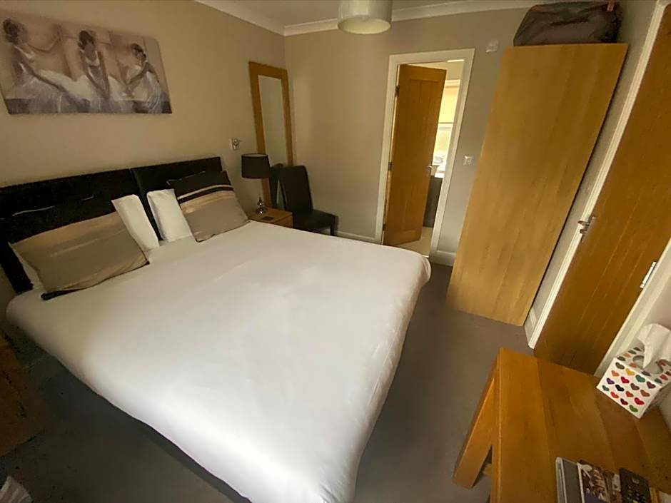 The Three Horseshoes Hotel