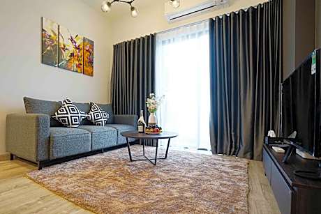 The First Stay Hotel