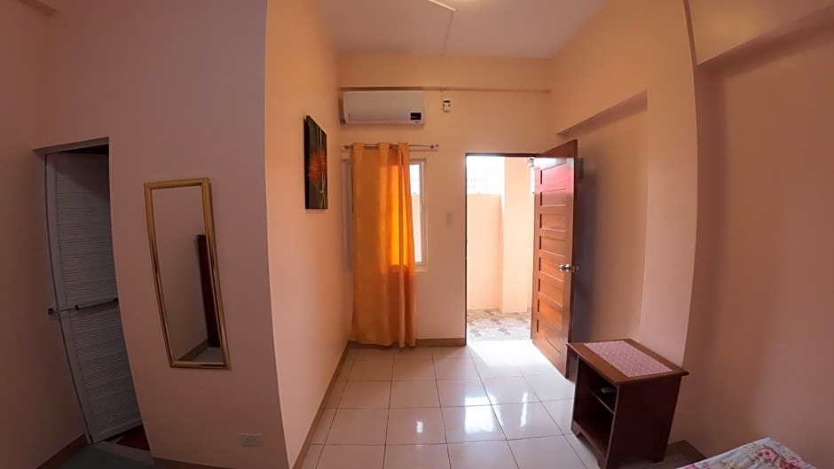 Queenslander Hotel and Restaurant