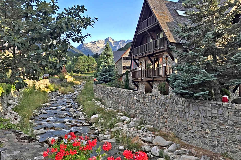 Apartamentos SNO Mont Romies Unhola