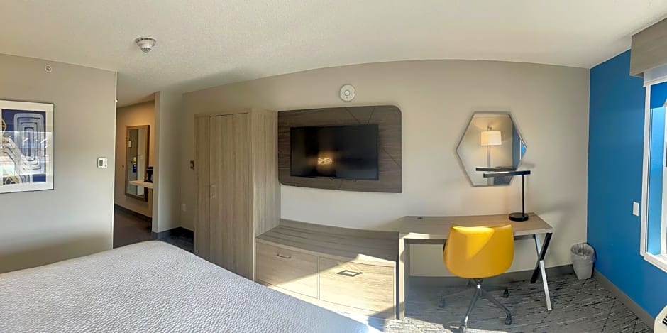 Holiday Inn Express & Suites Marquette By IHG