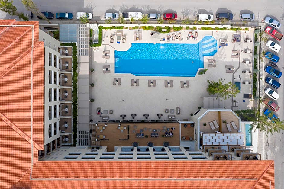 Theartemis Palace