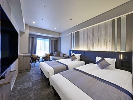 Deluxe Twin Room with Sofa for 3 people renovated in 2023